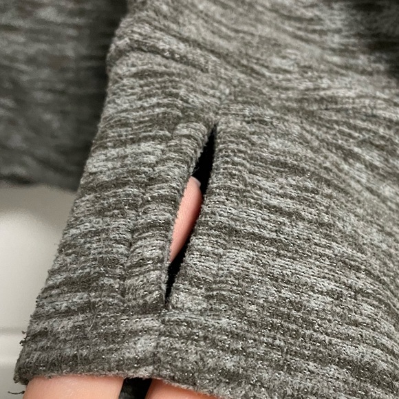 Bench hoodie Size M dark heathered grey color - Picture 4 of 4